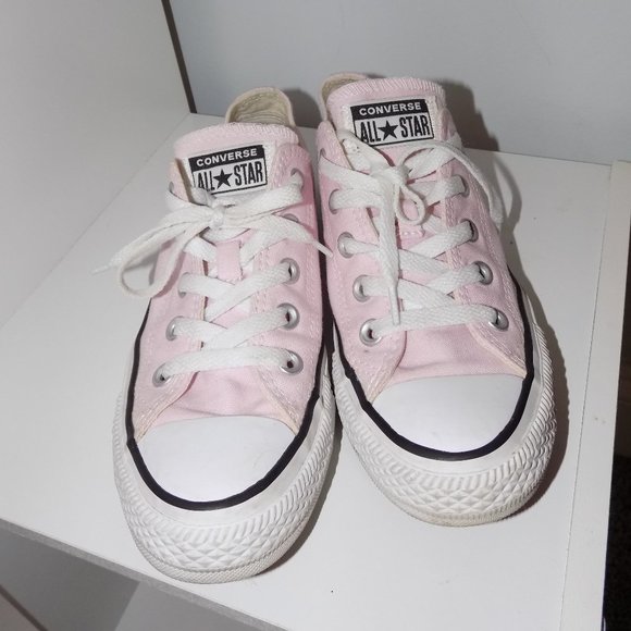 pale pink converse